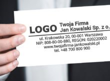 co powinna zawierać pieczątka firmowa