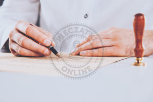 Jak wygląda akt notarialny mieszkania?