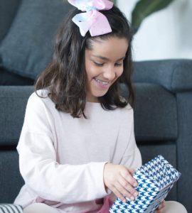 Dużo pracujesz i nie masz pomysłu na prezent dla nastolatka? Sprawdź te pomysły!