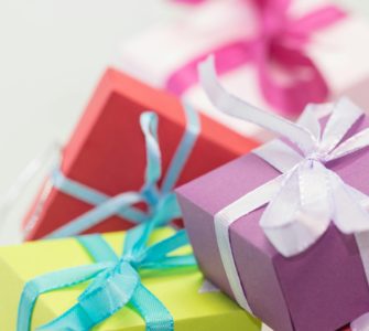 Kiedy wysłanie pocztówki jest lepszym pomysłem niż prezent