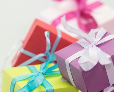 Kiedy wysłanie pocztówki jest lepszym pomysłem niż prezent